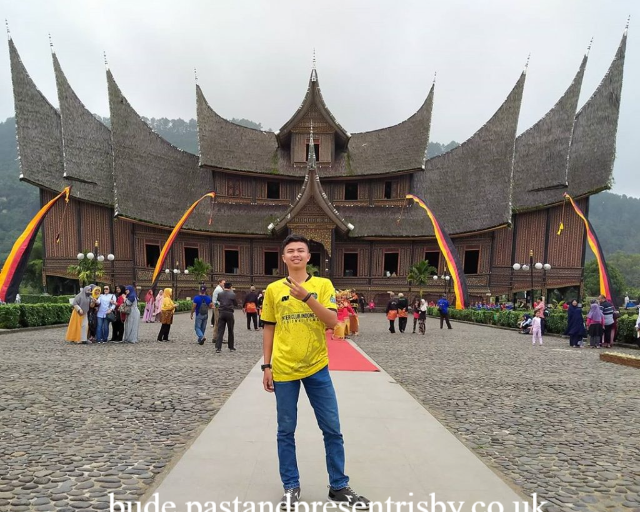 Wisata Sejarah di Istana Pagaruyung Ikon Budaya Minangkabau