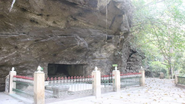 Menyelami Sejarah dan Keindahan Goa Slarong