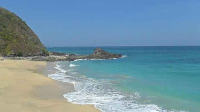 Menyelami Keindahan Alam Pantai Wane di Bima
