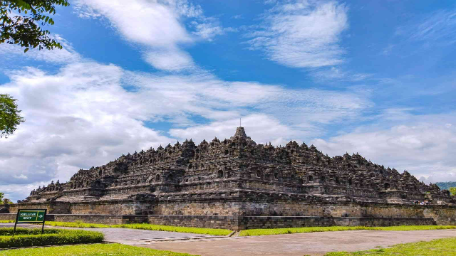 Menyelami Keagungan Monumen Borobudur